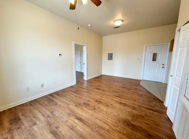 $850 | 104 Depot Street, Unit B, Elgin, TX 78621