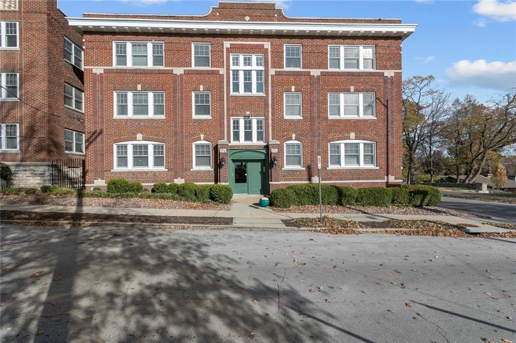 514 East 44th St Unit 300