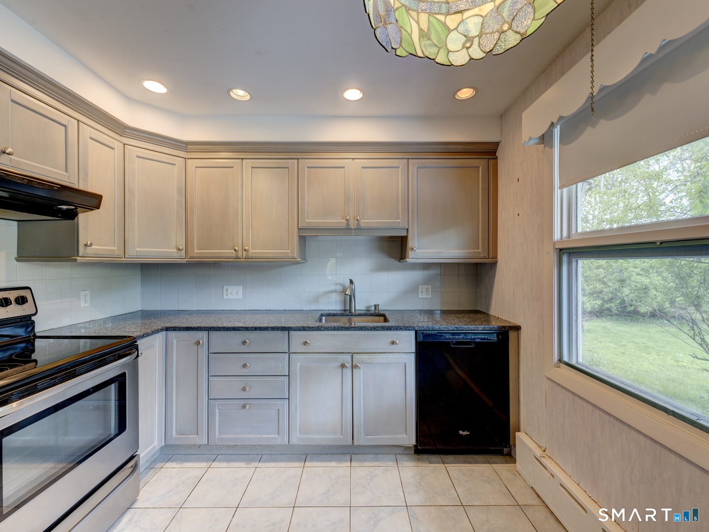 284 Chestnut Hill Road Torrington, CT 06790 - Photo 12 of 37