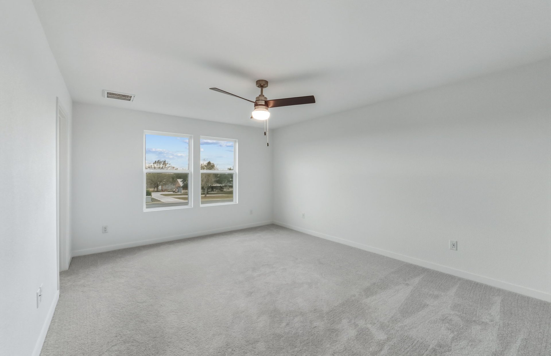 337 Sullivan Way Elgin, TX 78621 - Photo 8 of 25 an empty room with a ceiling fan and window