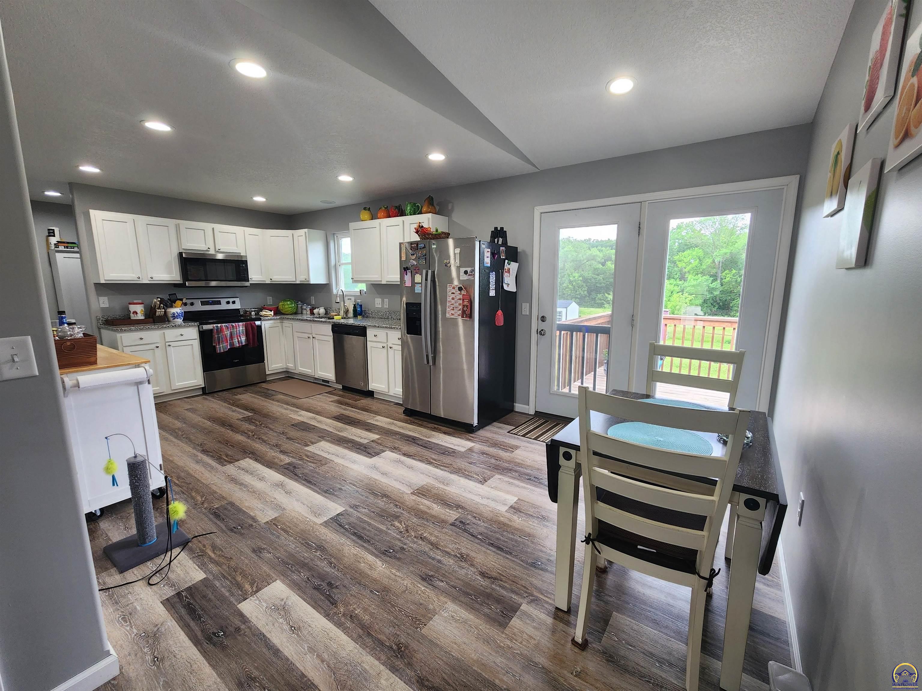 901 Riverside Court Emporia, KS 66801 - Photo 11 of 39