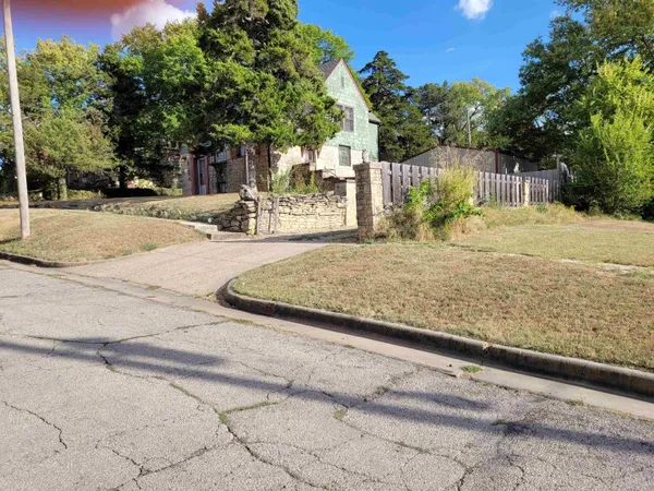 $167,900 | 1619 Ames Avenue, Winfield, KS 67156