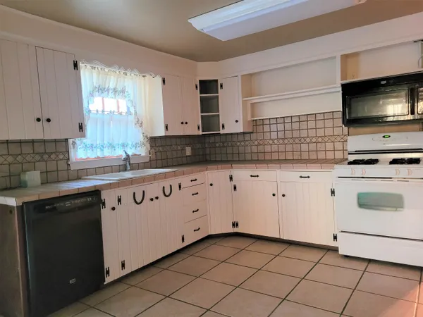 $167,900 | 1619 Ames Avenue, Winfield, KS 67156