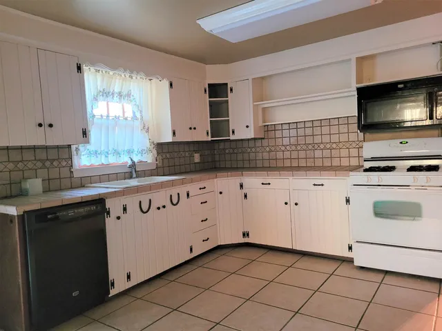 $167,900 | 1619 Ames Avenue, Winfield, KS 67156