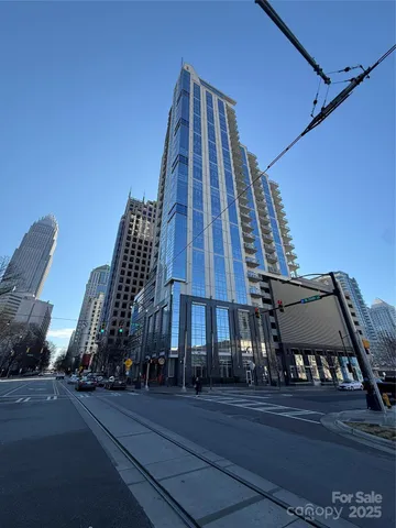$400,000 | 333 West Trade Street, Unit 2005, Charlotte, NC 28202