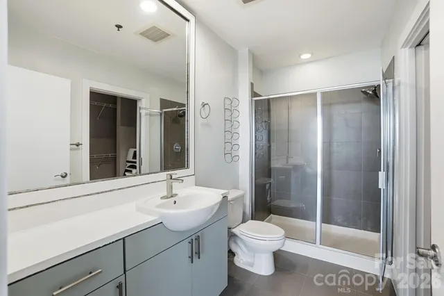 $400,000 | 333 West Trade Street, Unit 2005, Charlotte, NC 28202