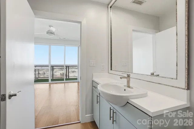 $400,000 | 333 West Trade Street, Unit 2005, Charlotte, NC 28202