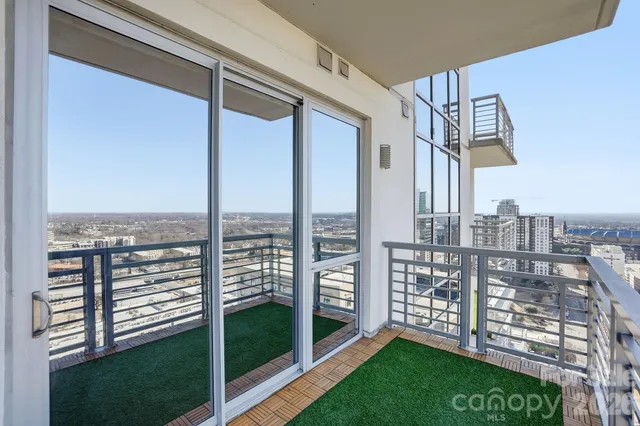 $400,000 | 333 West Trade Street, Unit 2005, Charlotte, NC 28202