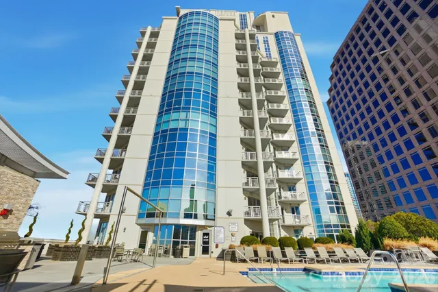 $400,000 | 333 West Trade Street, Unit 2005, Charlotte, NC 28202