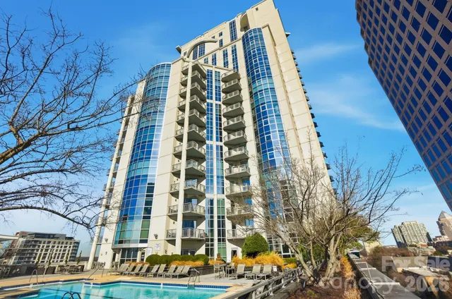 $400,000 | 333 West Trade Street, Unit 2005, Charlotte, NC 28202