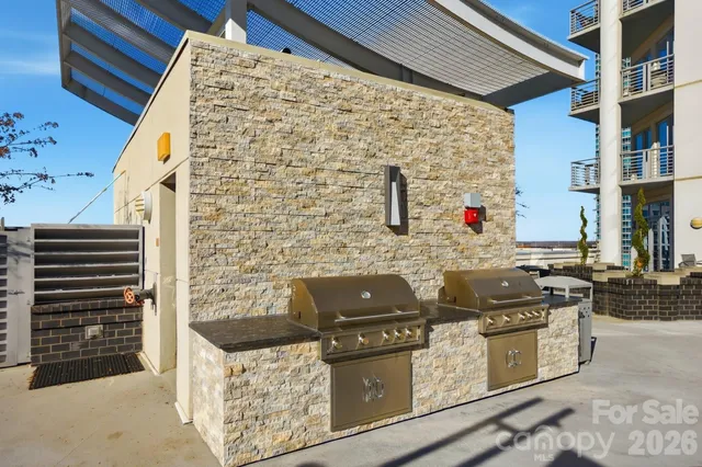 $400,000 | 333 West Trade Street, Unit 2005, Charlotte, NC 28202