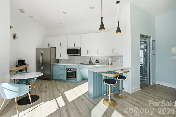 $395,000 | 333 West Trade Street, Unit 2005, Charlotte, NC 28202