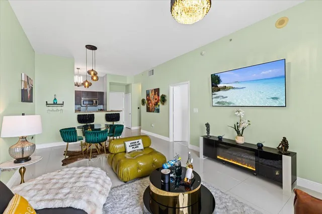 $7,000 | 550 Okeechobee Boulevard, Unit LPH18, West Palm Beach, FL 33401