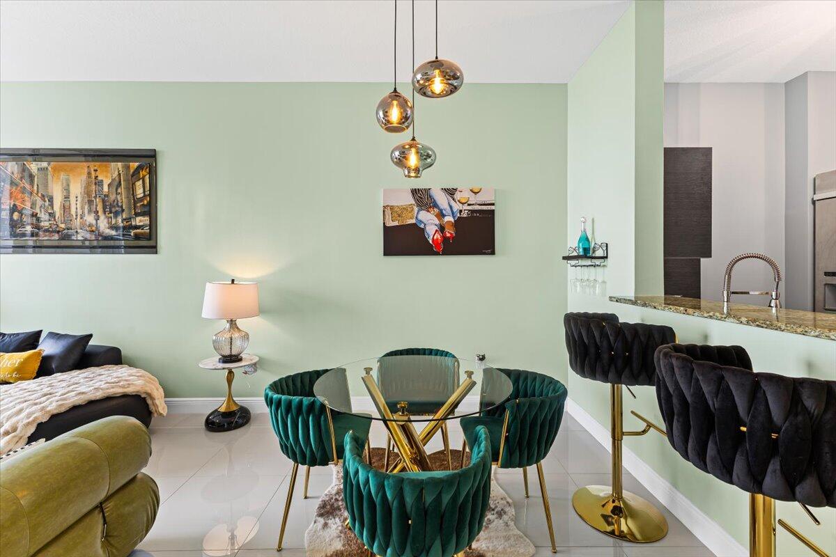 550 Okeechobee Boulevard, Unit LPH18 West Palm Beach, FL 33401 - Photo 6 of 29 Dining Room