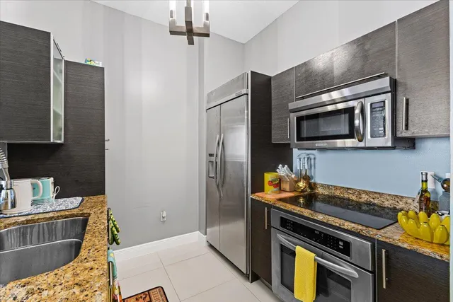 $7,000 | 550 Okeechobee Boulevard, Unit LPH18, West Palm Beach, FL 33401