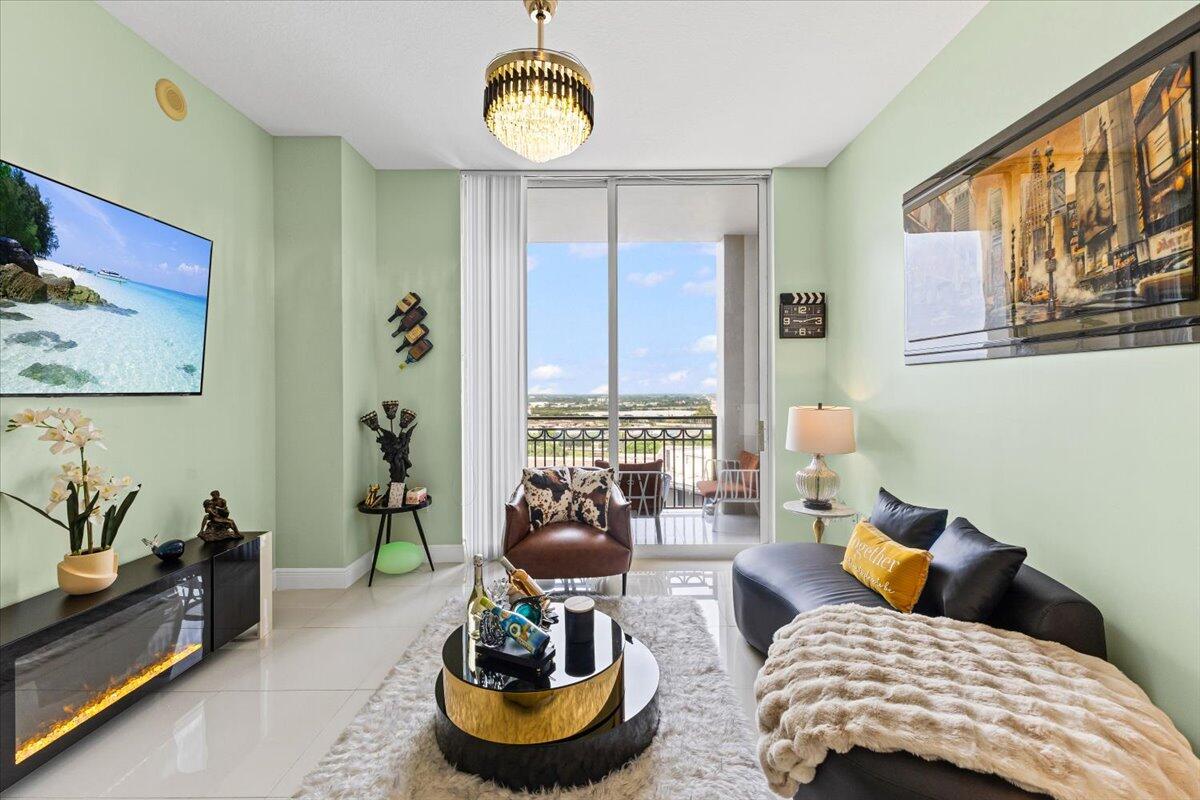 550 Okeechobee Boulevard, Unit LPH18 West Palm Beach, FL 33401 - Photo 10 of 29 Living Room