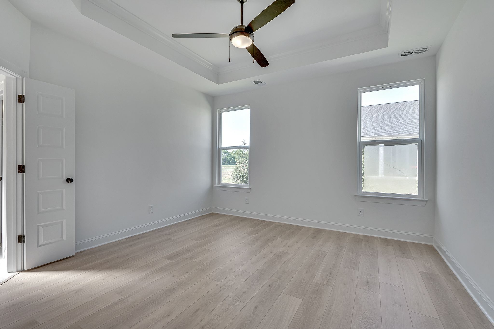 6826 Chatsworth Court Murfreesboro, TN 37129 - Photo 21 of 32 an empty room with windows and fan