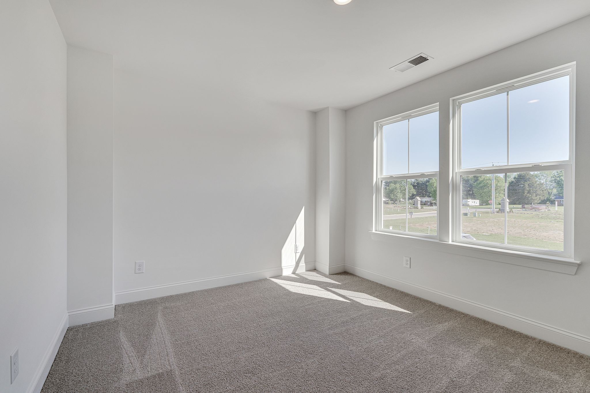 6826 Chatsworth Court Murfreesboro, TN 37129 - Photo 27 of 32 an empty room with a window