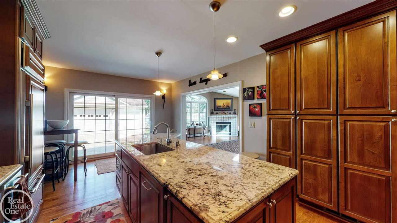 246 Ridgemont Road Grosse Pointe, MI 48236 - Photo 10 of 28 50010364-9.JPG