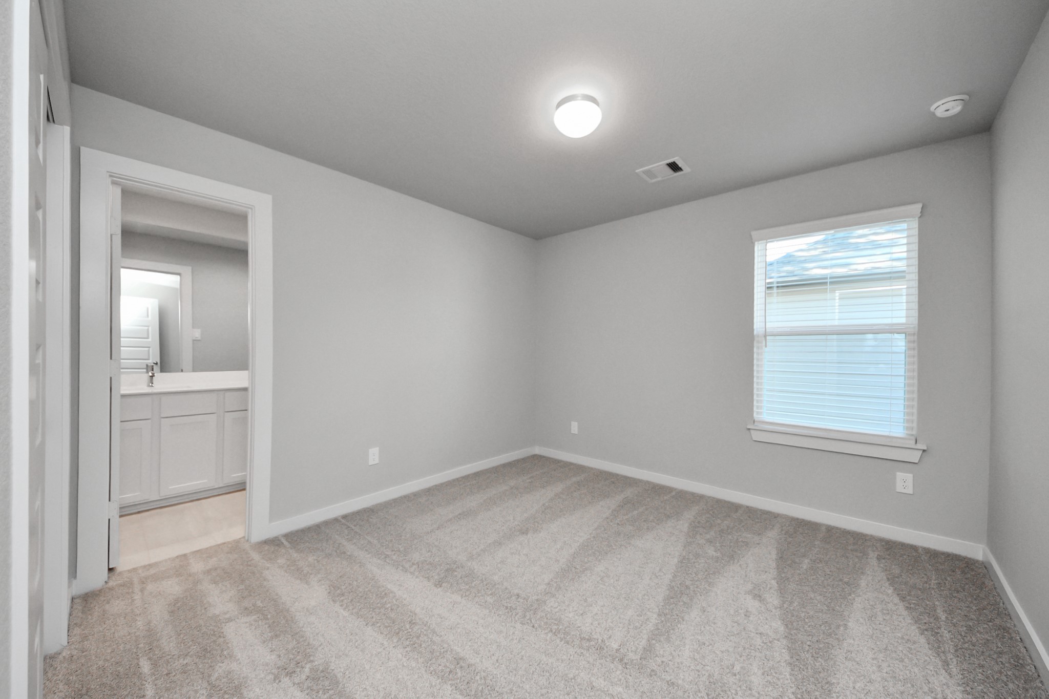 15719 Telge Ridge Lane Cypress, TX 77429 - Photo 35 of 48 an empty room with windows and closet