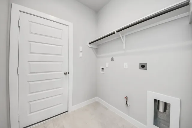 a view of a back yard