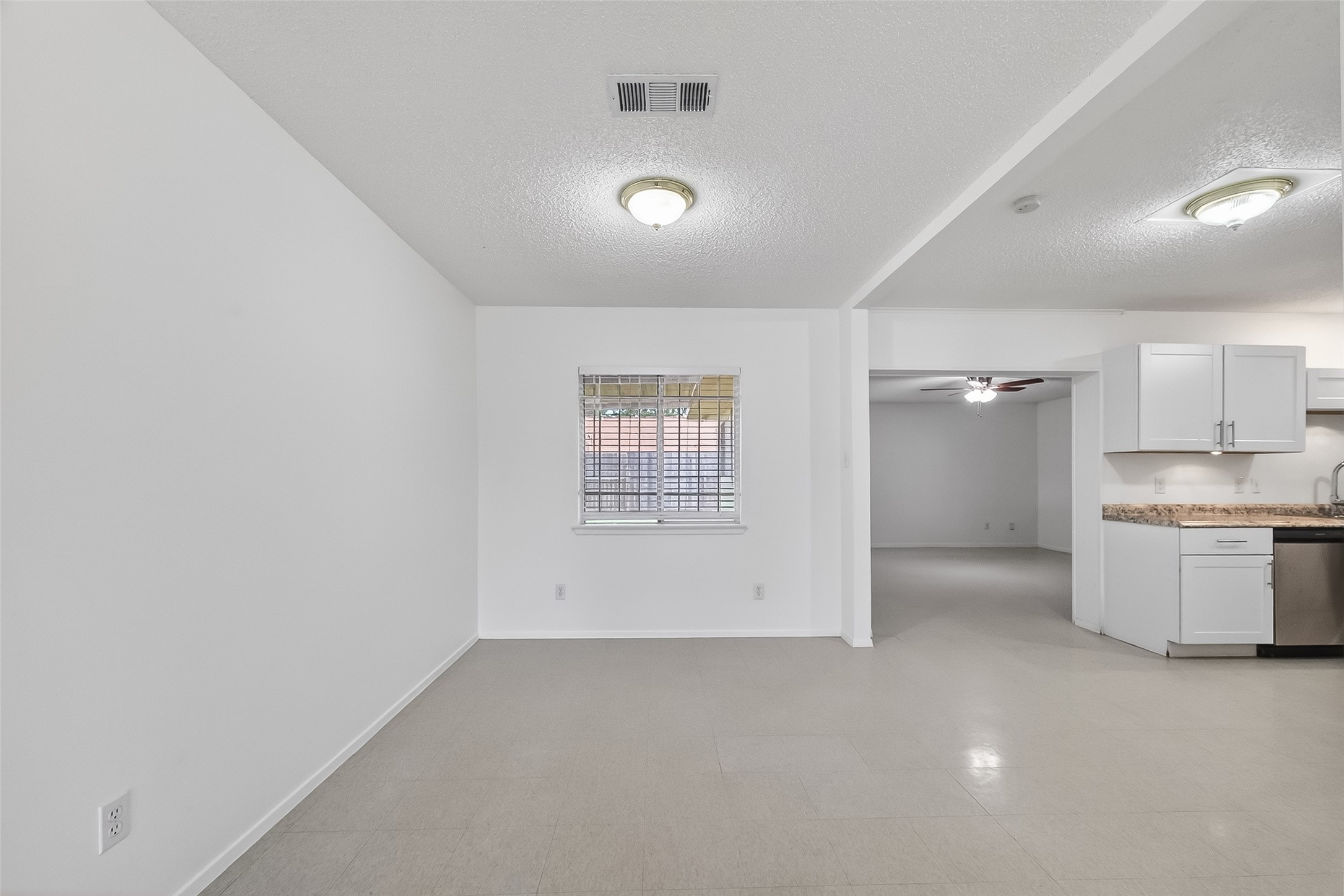 15022 Chipman Ln. Houston, TX 77060 - Photo 14 of 40 Breakfast area