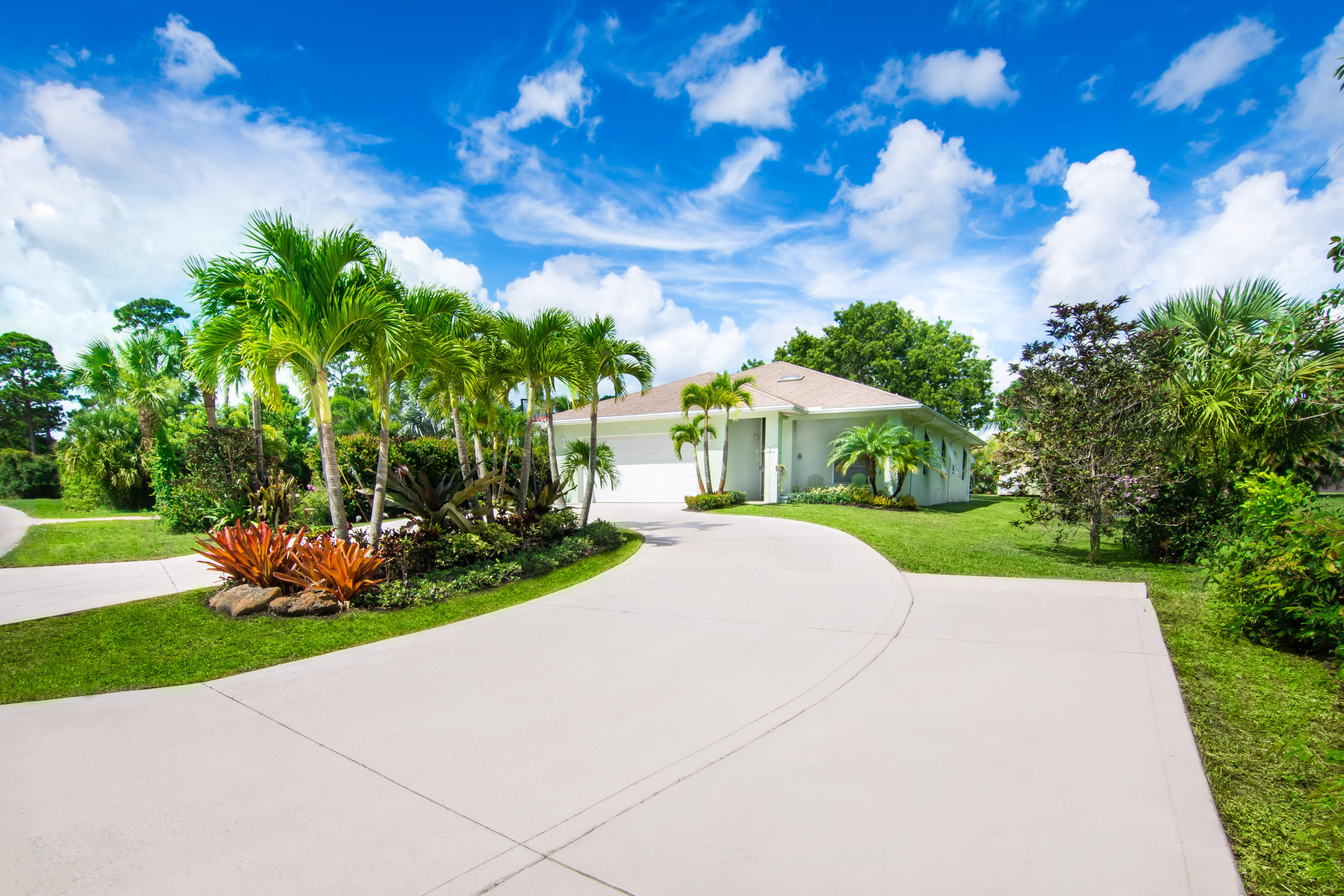 4870 Southeast Manatee Cove Road Stuart, FL 34997 - Photo 2 of 45 VIS_9573-HDR-Edit