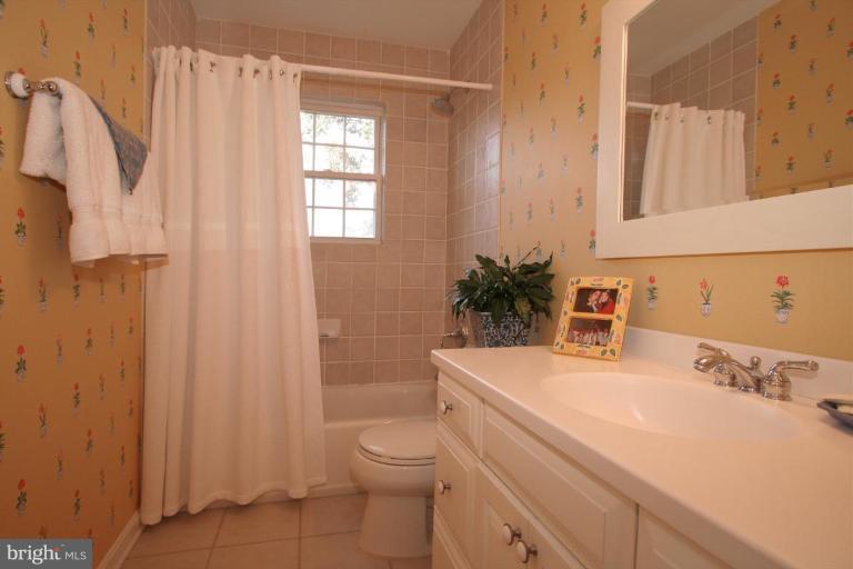 4833 25th Road North Arlington, VA 22207 - Photo 2 of 18 Bath #2