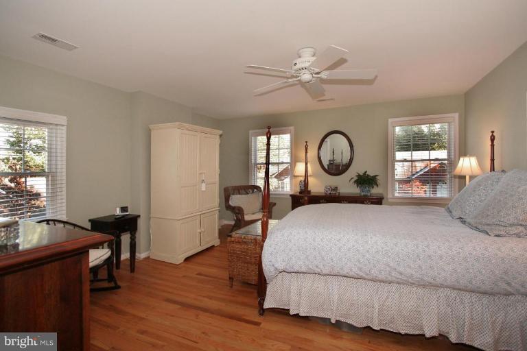 4833 25th Road North Arlington, VA 22207 - Photo 14 of 18 Master Bedroom