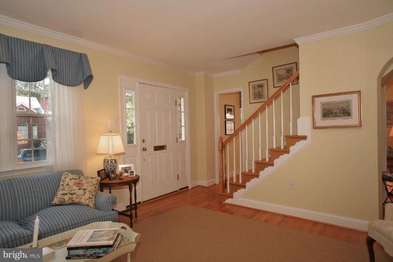 4833 25th Road North Arlington, VA 22207 - Photo 8 of 18 Living Room #2