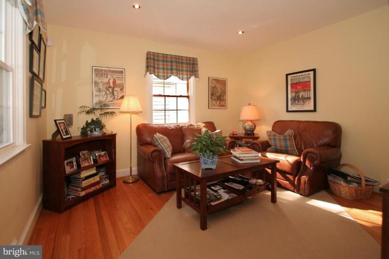 4833 25th Road North Arlington, VA 22207 - Photo 9 of 18 Family Room