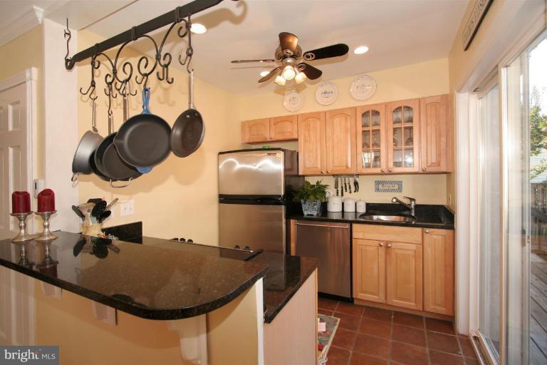 4833 25th Road North Arlington, VA 22207 - Photo 10 of 18 Kitchen
