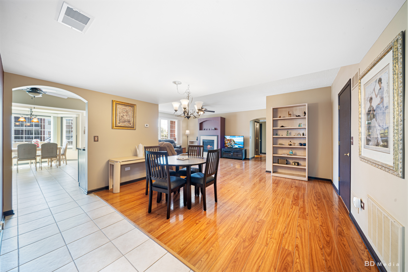 7928 Trinity Circle, Unit 2SW Tinley Park, IL 60487 - Photo 4 of 14 a dining room with furniture and wooden floor