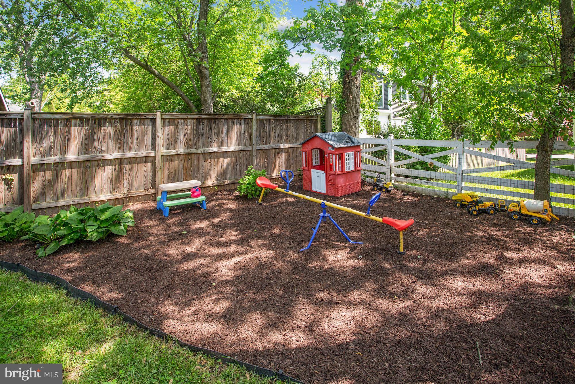 8405 Fort Hunt Road Alexandria, VA 22308 - Photo 29 of 35 Shaded playground area