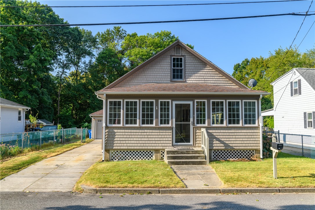 58 Delway Road Cranston, RI 02910 - Photo 2 of 28
