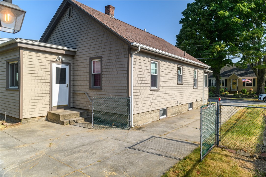 58 Delway Road Cranston, RI 02910 - Photo 21 of 28