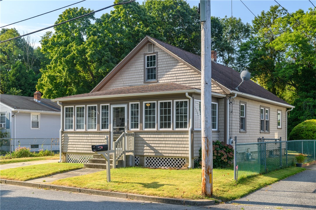 58 Delway Road Cranston, RI 02910 - Photo 3 of 28