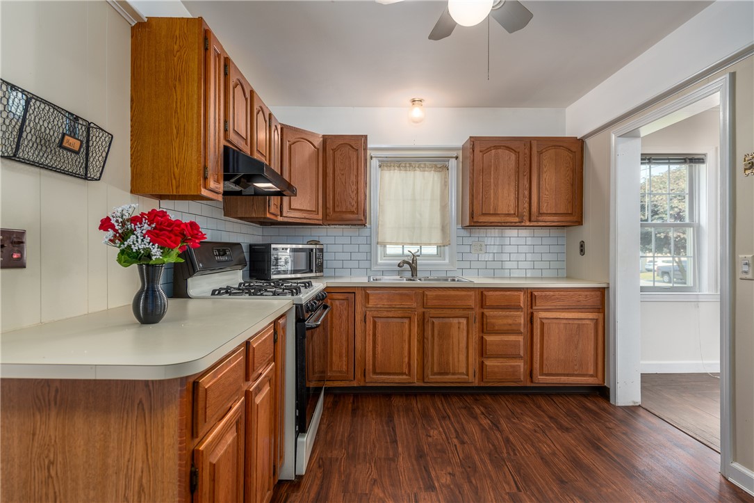 58 Delway Road Cranston, RI 02910 - Photo 9 of 28