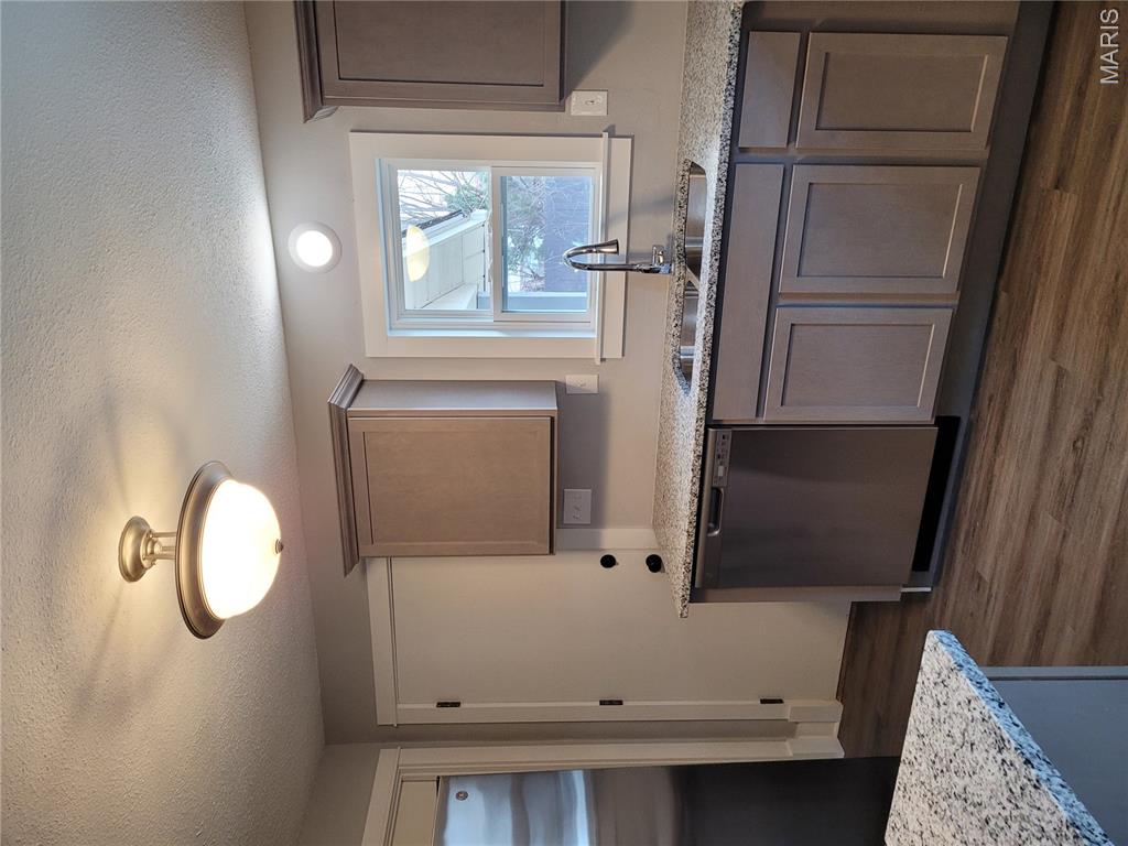 202 Wisconsin Avenue Alton, IL 62002 - Photo 5 of 15