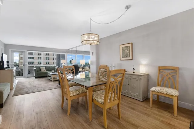 a view of a livingroom and dining room