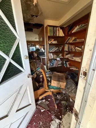 a view of an entryway with sitting area