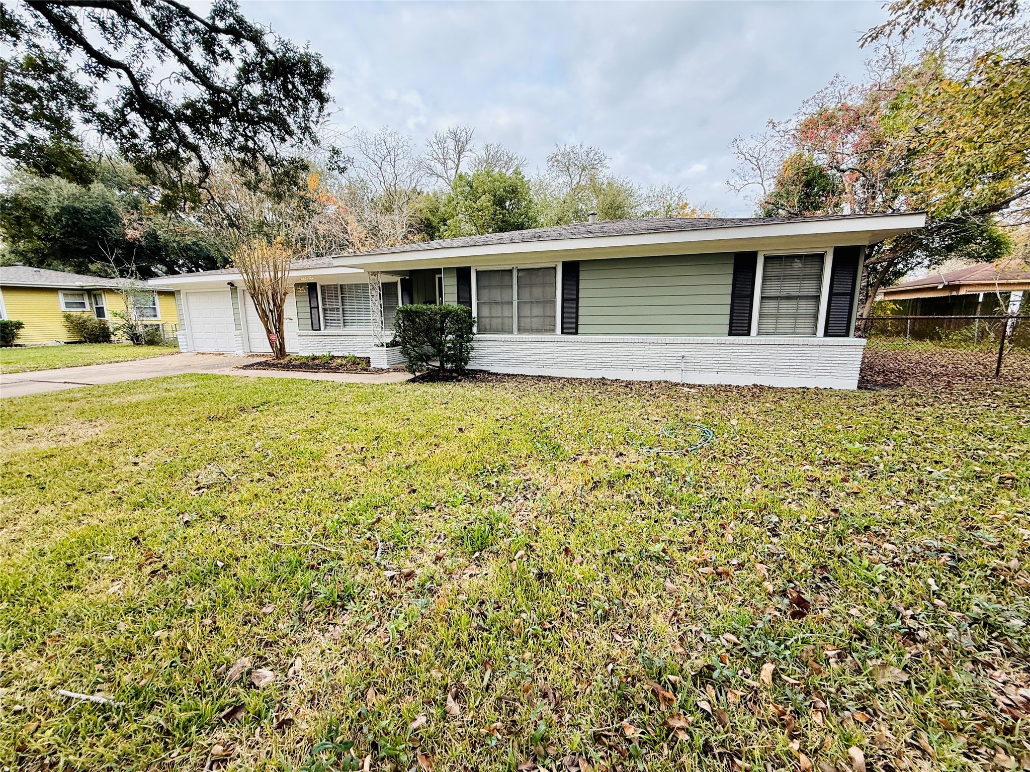 2310 Pecos La Marque, TX 77568 - Photo 2 of 26