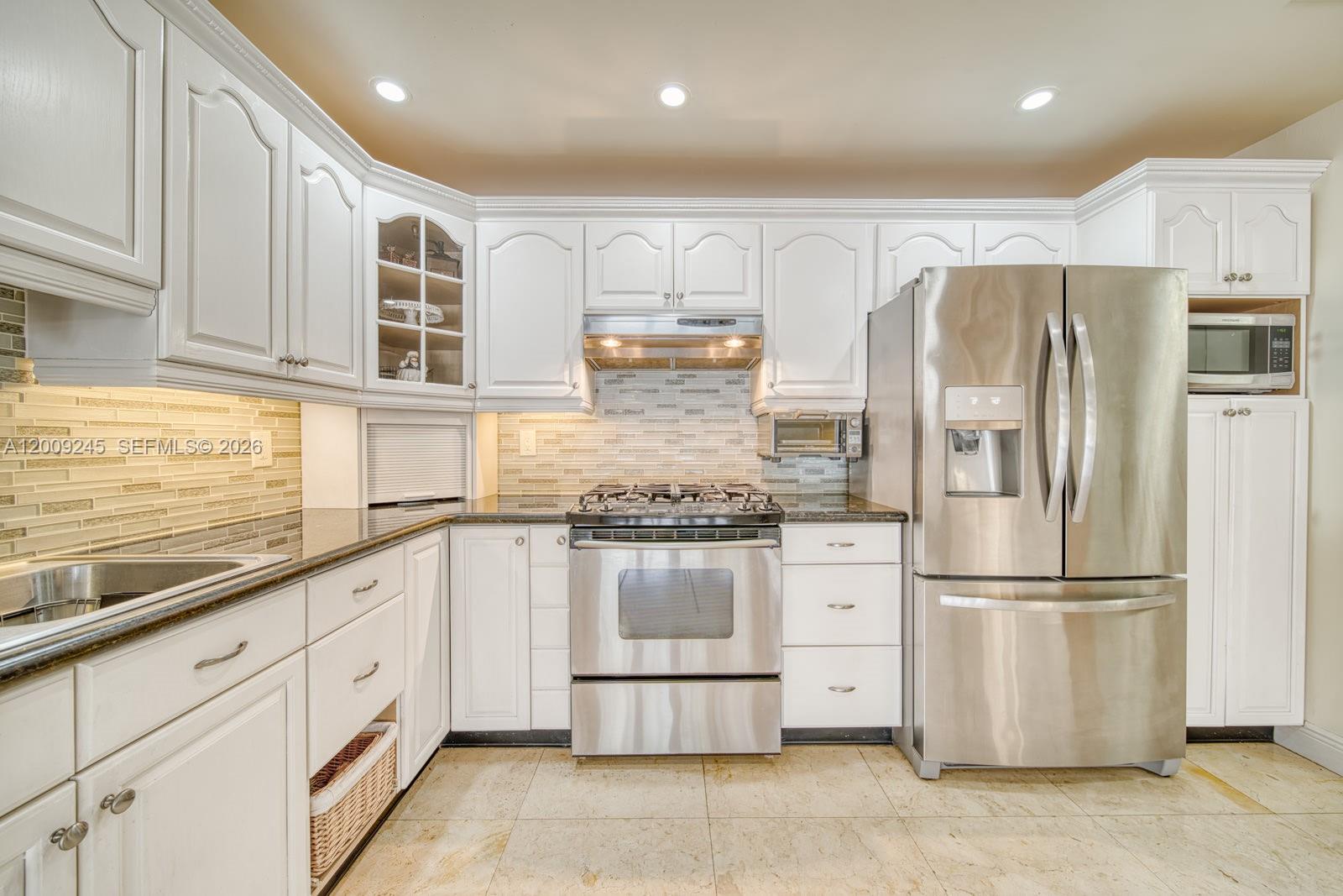 10641 Southwest 99th Terrace Miami, FL 33176 - Photo 15 of 40