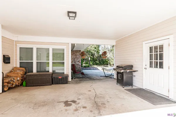 $310,000 | 32810 Poplar Court, Denham Springs, LA 70706