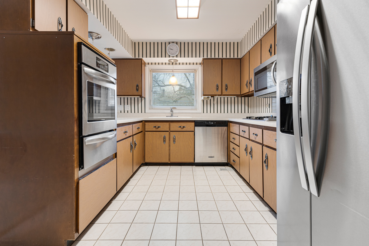 197 Smethwick Lane Elk Grove Village, IL 60007 - Photo 8 of 26