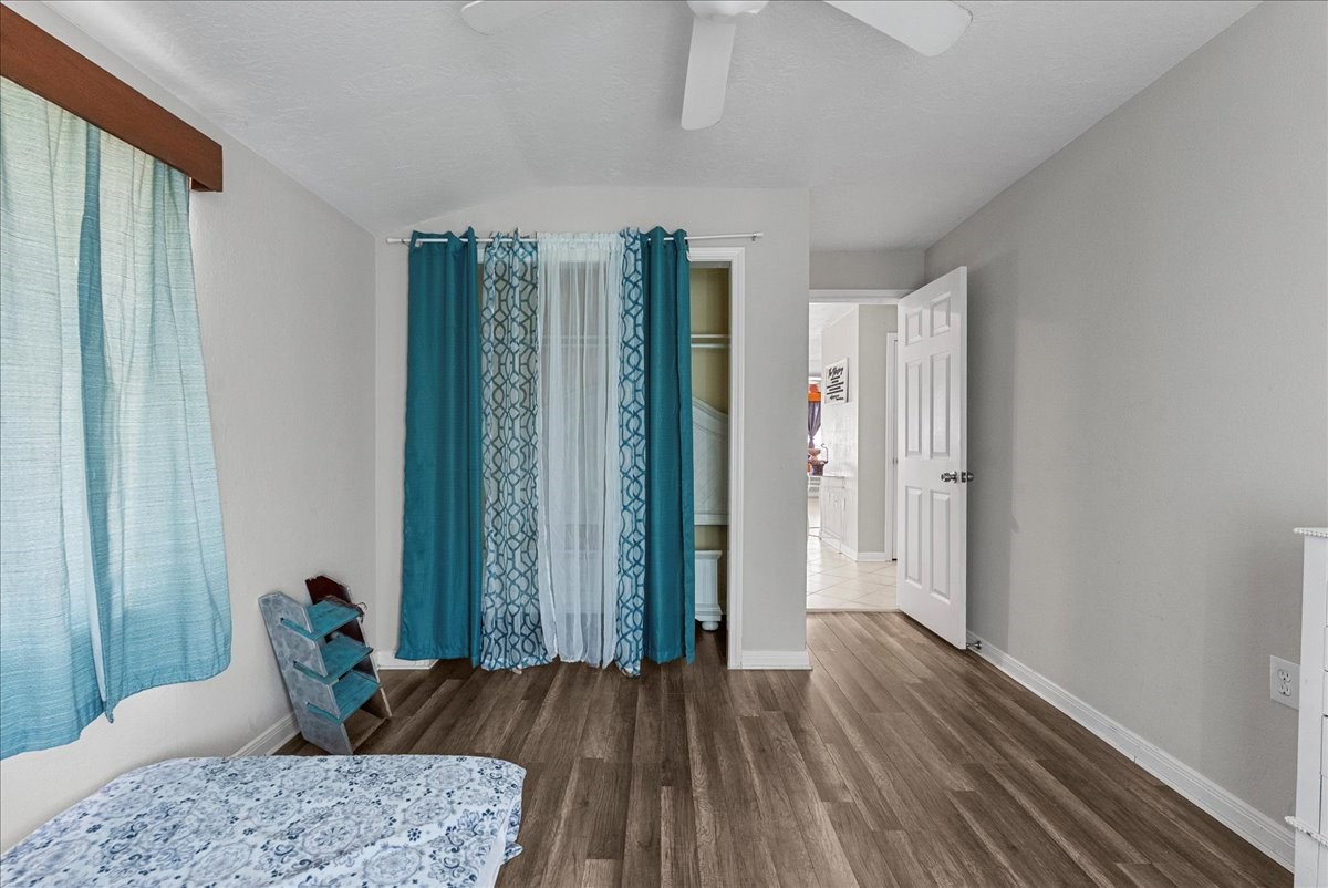 711 10th Street Dickinson, TX 77539 - Photo 14 of 33