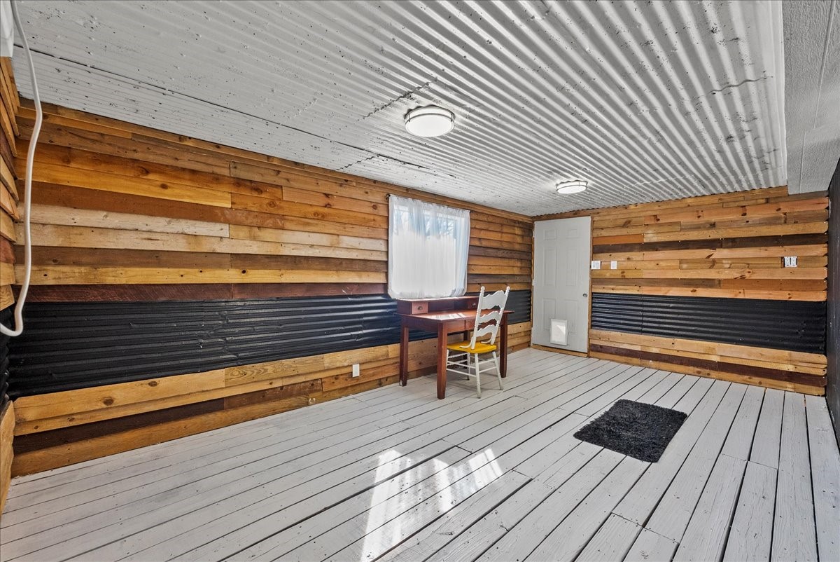 711 10th Street Dickinson, TX 77539 - Photo 16 of 33 Upstairs Bonus room