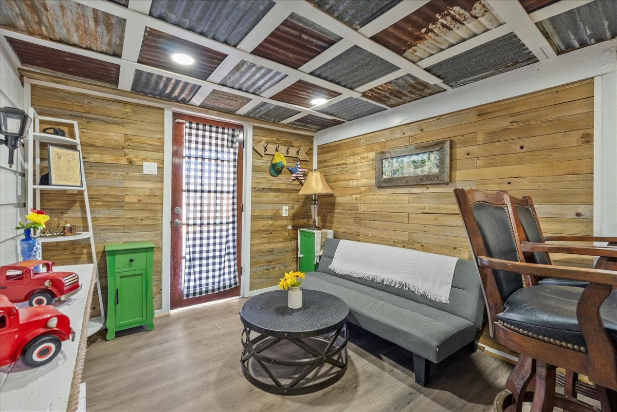 711 10th Street Dickinson, TX 77539 - Photo 18 of 33 Downstairs living area