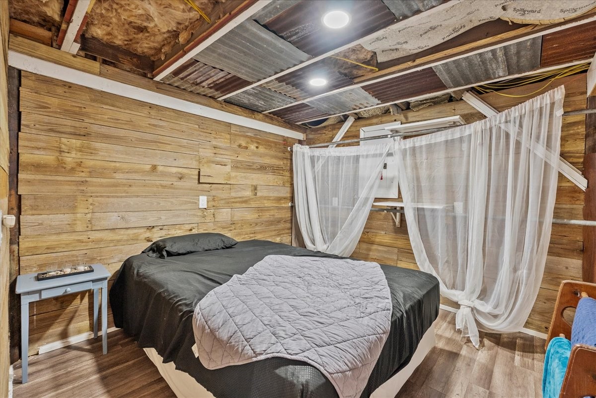 711 10th Street Dickinson, TX 77539 - Photo 24 of 33 Bedroom 1 downstairs