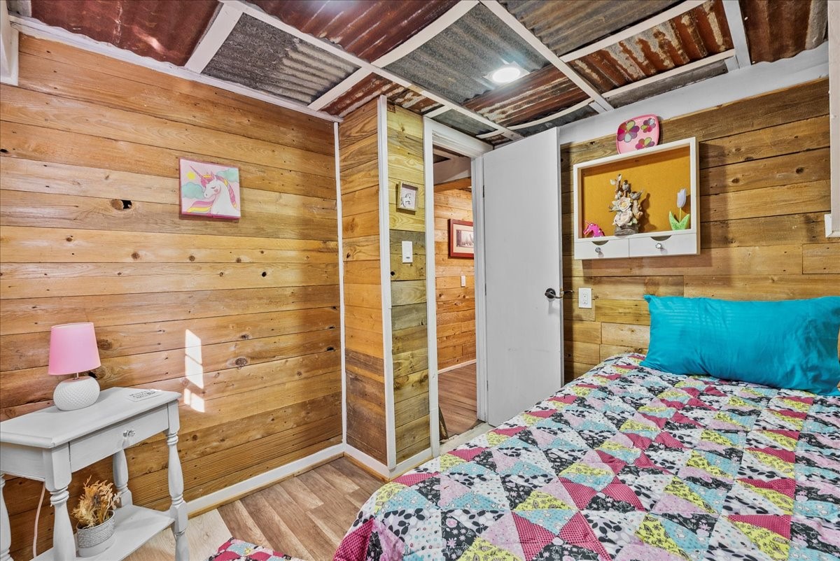 711 10th Street Dickinson, TX 77539 - Photo 26 of 33 Bedroom 2 downstairs